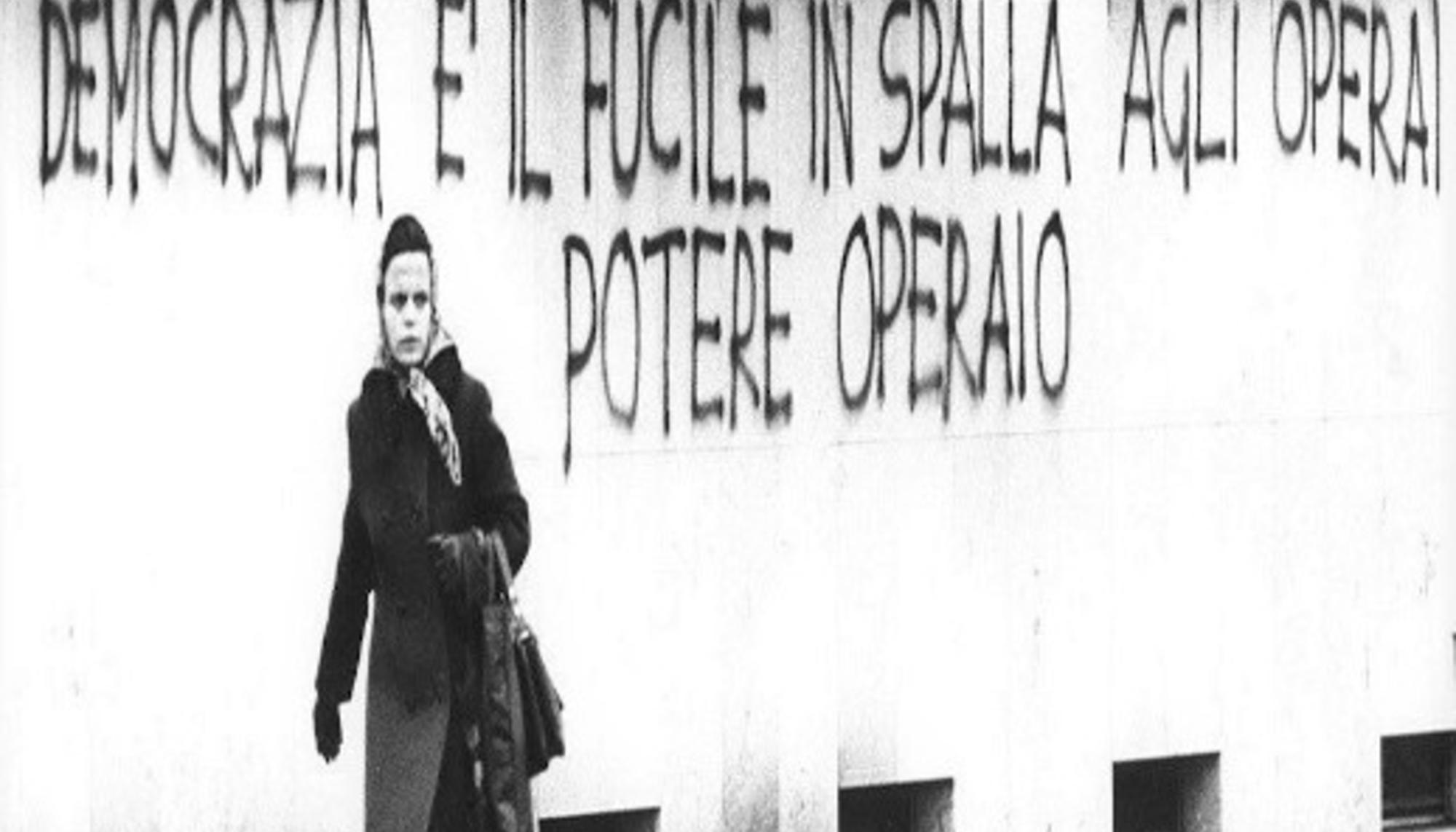 Democrazia è il fucile in spalla agli operai. Potere operaio.